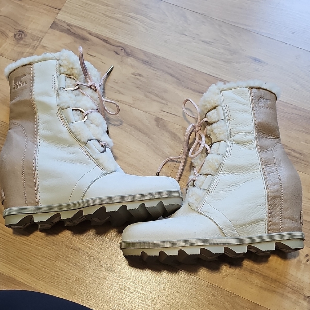 Sorel Cream and Tan Winter Boots